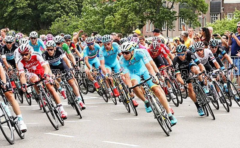 新宝gg平台注册荣信文化飞跃极限：跳水运动员在赛场上绽放的非凡魅力与技巧